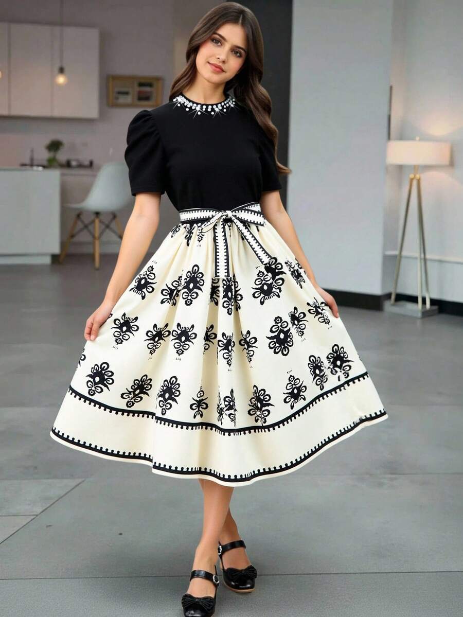 SHEIN Frühlings-/Sommer-Kleid für Teenager-Mädchen, elegant mit Nieten, hoher Kragen, Prinzessin-Ärmel, Patchwork-Muster-Saum, geeignet für tägliche Fahrten, Lässig, Urlaub, Zusammenkünfte, Partys - Schwarz und Weiss - Übersicht 1