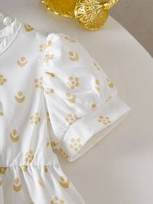 SHEIN Baby Girl Ruffle Hem Printed Round Neck Short Puff Sleeve Shirt And Pants Casual Outfit Baby Arabic Clothing  Baby Girl Party Dress Baby Girl Princess Casual Pant Sets - Apricot - View 3