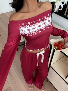 ZzzCrew Bộ đồ ngủ tay dài trễ vai in họa tiết hình học - Màu Đỏ Sâu - Xem 4