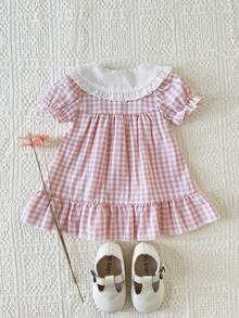 SHEIN Đầm công chúa cho bé sơ sinh với họa tiết trái tim hoạt hình dễ thương, có dây đeo và nơ trang trí, thích hợp cho các chuyến đi chơi, kỳ nghỉ và tiệc tùng mùa xuân/hè. - Bụi hồng - Xem 2
