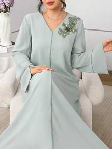Al Najma Solid Color V-Neck Contrast Splice Decor Embroidered Loose Elegant Everyday Dress - Mint Green - View 5