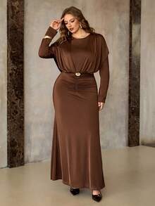 Flirla 大码女式纯色弹力丝滑针织圆领斗篷式连衣裙，收腰设计，饰有大号金属扣，鱼尾下摆，长袖，巧克力棕色，优雅百搭，适合通勤、复古法式、街头风、极简主义、怀旧风、澳式休闲风、正式办公场合、中东风情等多种风格，适合冬季、万圣节、圣诞节、感恩节、下午茶、派对、正式活动、家庭聚会等场合，秋冬新品上市。 - 摩卡棕 - 查看 3