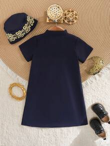 SHEIN 2件套男婴春夏纯色蓝色时尚金色刺绣衬衫配帽子，半开领长款，适合外出、休闲和优雅派对，幼儿/婴儿男女通用套装 - 藏蓝色 - 查看 2