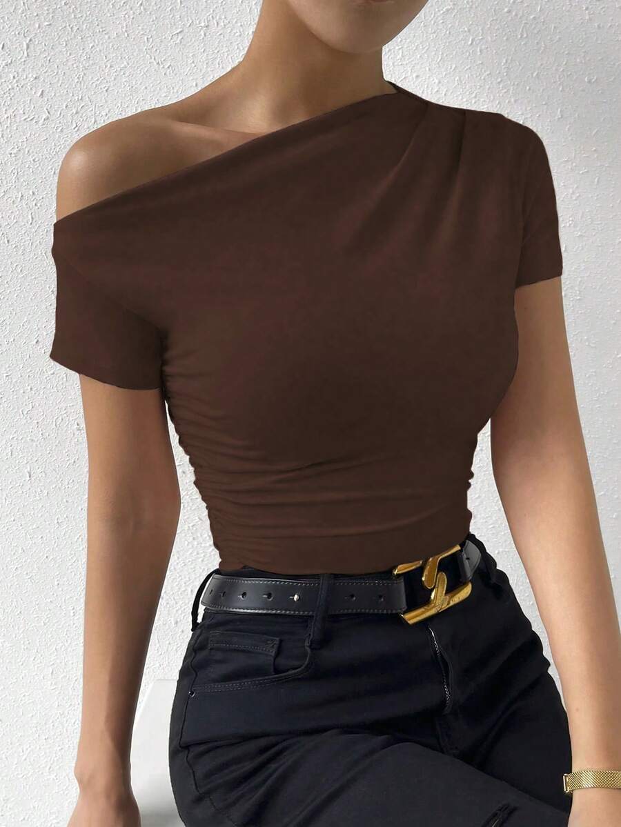 Elenzga Áo thun nữ tay ngắn dáng ôm, màu trơn, xếp ly, vai lệch, tay ngắn - màu nâu - Xem 1