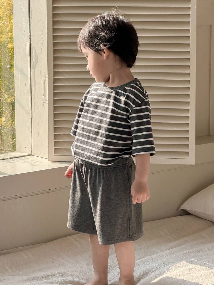 2pcs Baby Boys' Striped Round Neck Short Sleeve Top And Shorts Pajama Set Spring
