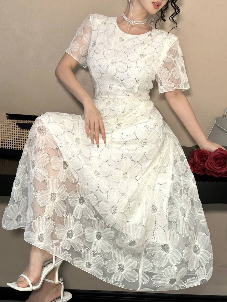 DAZY 女士蕾丝修身中长连衣裙 - 杏色 - 查看 1