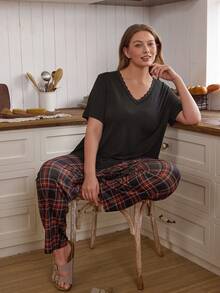 Plus Size Comfortable Contrast Lace Short Sleeve T-Shirt And Plaid Pants Pajama Set - Black - View 6