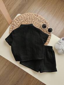 Bộ 2 món gồm áo cardigan cổ tròn tay ngắn và quần short cạp chun cho bé trai hoặc bé gái. - màu đen - Xem 2