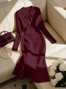 Franclia 女士时尚优雅扭结镂空领口收腰针织连衣裙，适合秋冬季节穿着。 - 酒紅色 - 查看 5