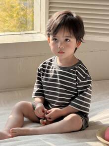 DAZY 2件組男嬰條紋圓領短袖上衣與短褲睡衣套裝 春季幼兒 - 黑與白 - 查看 6