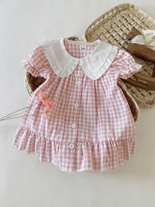 SHEIN Đầm công chúa cho bé sơ sinh với họa tiết trái tim hoạt hình dễ thương, có dây đeo và nơ trang trí, thích hợp cho các chuyến đi chơi, kỳ nghỉ và tiệc tùng mùa xuân/hè. - Bụi hồng - Xem 5