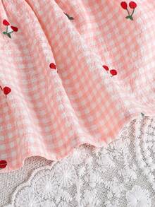 SHEIN Bộ 2 món cho bé gái: Áo hai dây in hình quả anh đào và nơ, không tay kẻ sọc + quần đùi cạp chun, trang phục thường ngày dễ thương, phù hợp cho mùa hè đi chơi hoặc du lịch. - Hồng - Xem 7