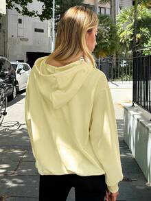 SHEIN EZwear 休闲简约骑士图案印花宽松连帽长袖厚款卫衣，适合秋冬季、返校季、机场装 - 杏色 - 查看 2