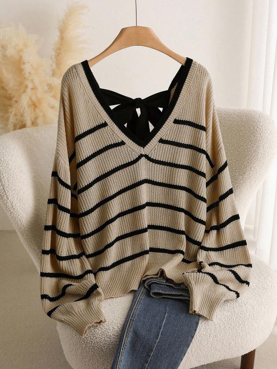 CosyJoli 大码女式 V 领长袖条纹套头毛衣，日常穿着蝴蝶结背部设计，休闲时尚女式秋冬服装 - 卡其色 - 查看 1