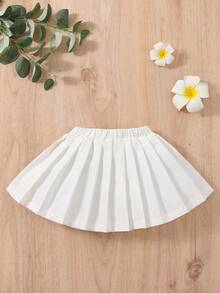 SHEIN 新款时尚、简约、可爱的纯色弹力百褶裙，专为女婴设计，采用舒适透气的面料制成，非常适合夏季日常穿着、户外活动、运动，也可作为半身裙穿着。 - 白色 - 查看 2