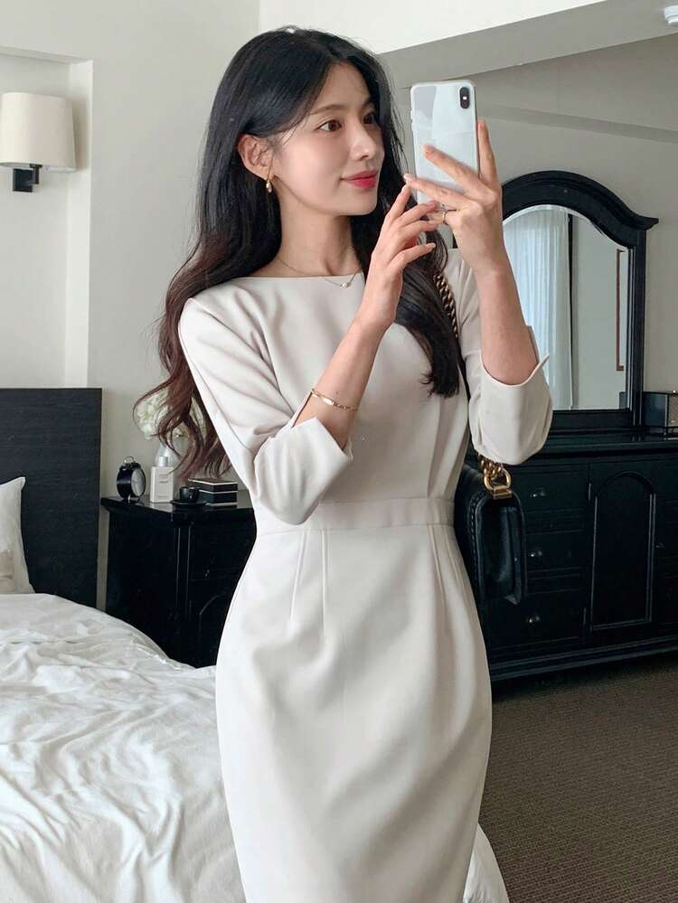 Women's Solid Color Scoop Neck Waist Cinched Elegant Mid-Length Dress Sundress