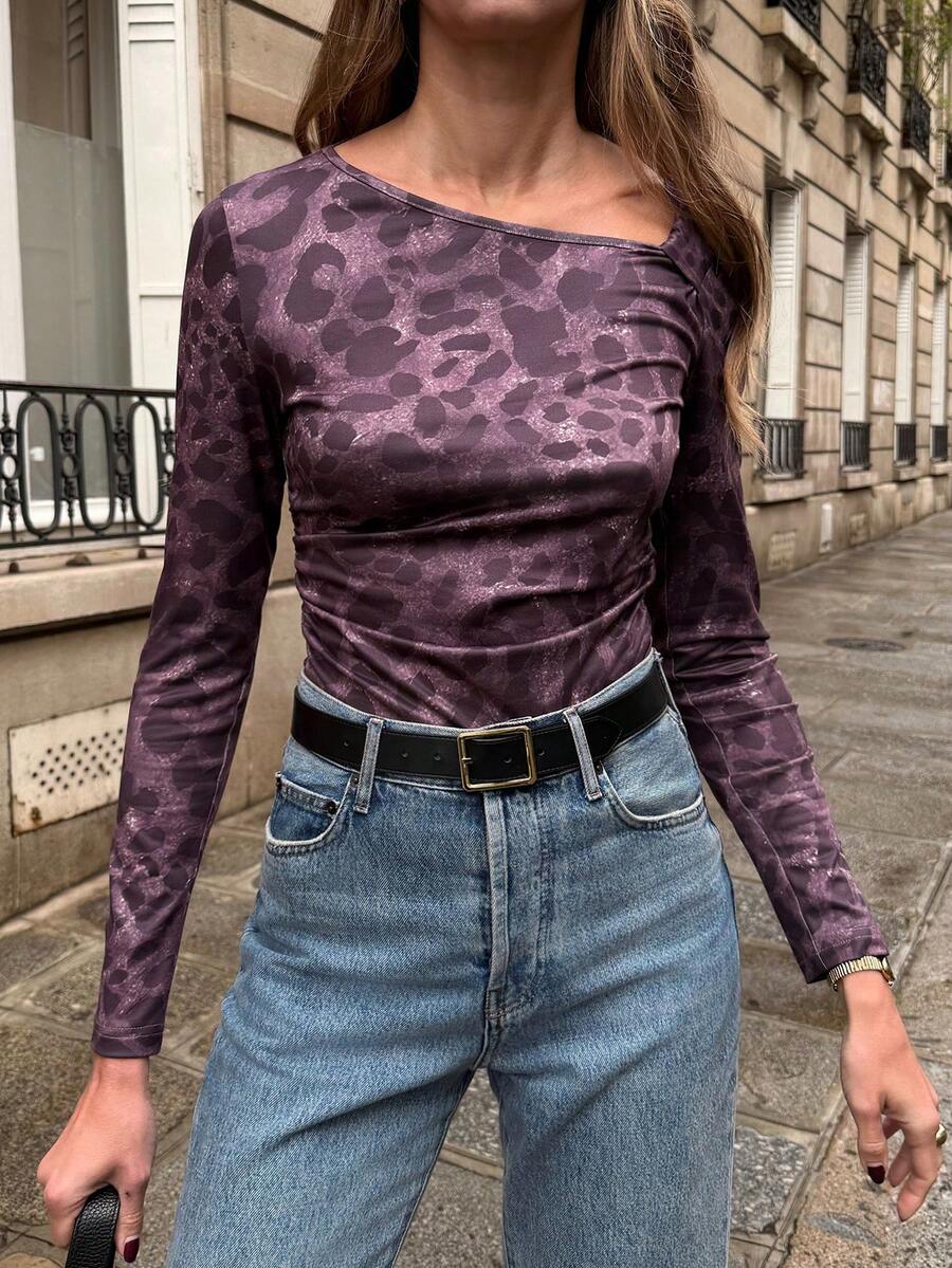 Chiquease Camiseta ajustada con estampado de leopardo - Blusa de cuello asimétrico fruncido para mujer, estilo minimalista casual para vacaciones, llegada nueva 2025 - Multicolor - Ver 1