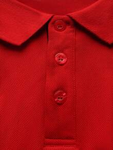 Manfinity Homme 男士红色短袖休闲/商务 Polo 衫，男士经典款，适合日常休闲、周末旅行、户外活动、探险旅行、轻松的工作环境或半正式场合，可作为男友/丈夫礼物、周年纪念/生日礼物、派对、夏季假期、婚礼等场合穿着。这款红色 Polo 衫采用黑色纽扣门襟，短袖修身设计，尽显男士经典魅力。 - 紅色 - 查看 6