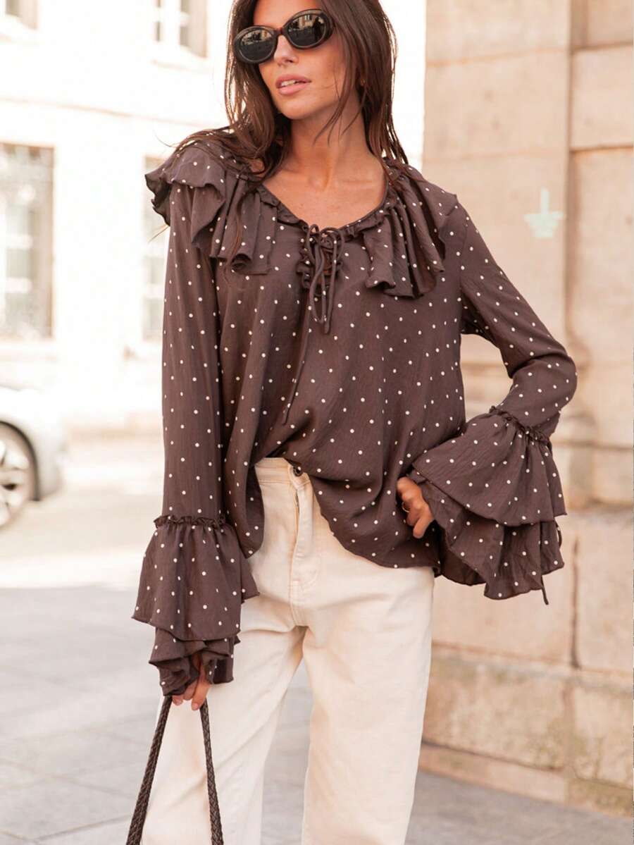 Serisse 女士波点荷叶边系带袖口喇叭袖宽松V领衬衫 - 棕色 - 查看 1
