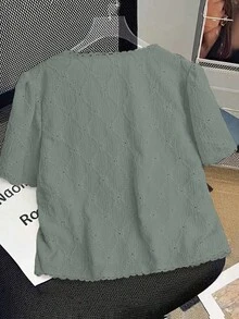 GlowEve CURVE 大尺碼女款優雅鼠尾草綠夏季鏤空上衣，簡約刺繡V領短袖襯衫，下午茶通勤上衣 - 薄荷綠 - 查看 2