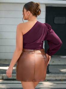 SHEIN Privé بلوزة أنيقة للسيدات ذوات الحجم الكبير بأكمام فانوس وطيات على الكتف الواحد بلون أحادي - عنابي اللون - مشاهدة 2