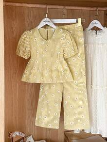 Vintaside Kids 少女黄色格子雏菊印花泡泡袖上衣和配套长裤套装，适合外出、休闲穿着和派对。