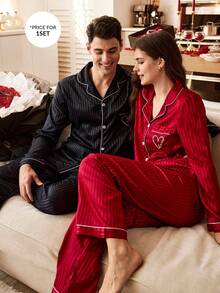 CoupledUp Bộ đồ ngủ nam dài tay, sọc đen, chất liệu giả lụa, họa tiết jacquard, có túi, thêu họa tiết, dành cho ngày Valentine. Bộ đồ ngủ đôi cho nam, thích hợp cho ngày Valentine. - màu đen - Xem 7