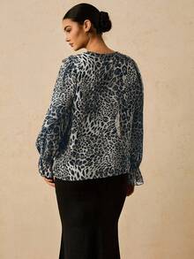 Travachic Blus Lengan Panjang Motif Bunga Chiffon untuk Wanita Ukuran Besar, Kemeja Motif Leopard dengan Hem Berkerut, Atasan Musim Panas - Dusty Blue - View 2