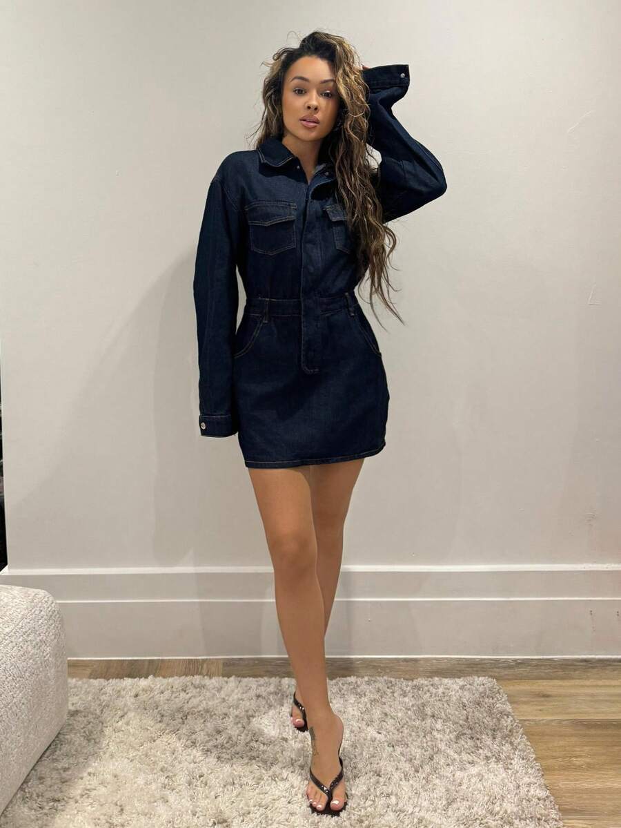 RebeccaVibe 束腰牛仔布翻盖口袋按扣牛仔迷你连衣裙