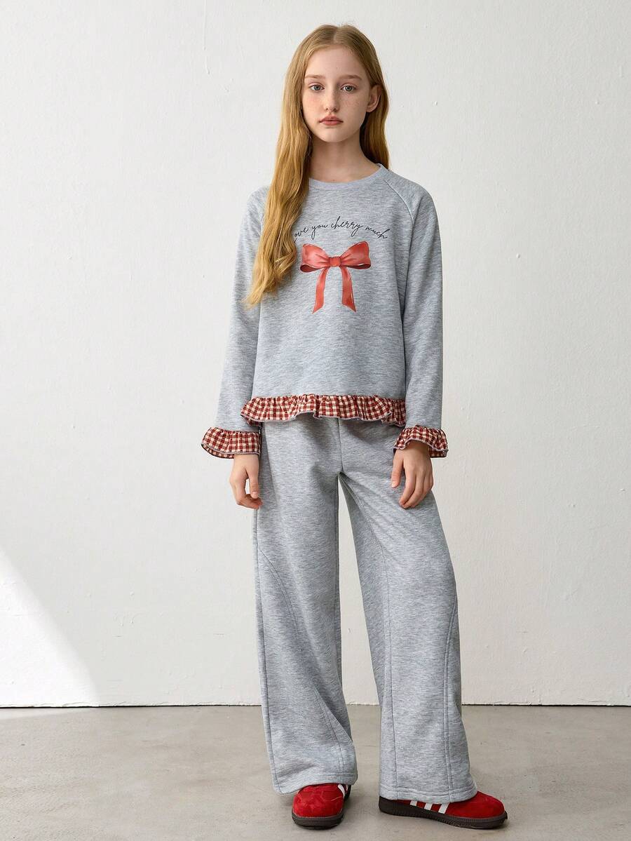 SHEIN Conjunto de dos piezas para niñas preadolescentes de primavera y otoño, 2026 Moda: Blusa de manga larga con estampado de moño y diseño de tela a cuadros, top casual de manga larga cómodo y pantalón de pierna ancha - Gris Claro - View 1