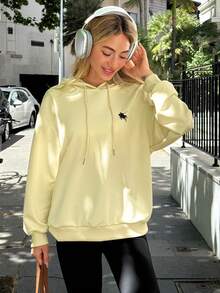 SHEIN EZwear 休闲简约骑士图案印花宽松连帽长袖厚款卫衣，适合秋冬季、返校季、机场装 - 杏色 - 查看 3