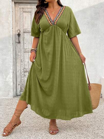 SHEIN VCAY Plus Size Colorful Retro V-Neck Green Short Sleeve Dress