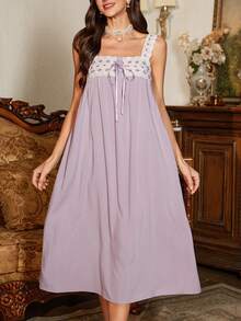 PalaceNights Bộ đồ ngủ dài và áo choàng kiểu cung đình cổ điển dành cho nữ, chất liệu satin thêu hoa, thiết kế buộc dây. - Màu tím - Xem 3