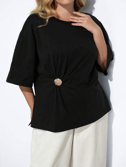 Maija Plus Size 2026Women's Summer Short Sleeve Metal Buckle Round Neck T-Shirt, Urban Commute, Outfit Deas For Elegant, Suitable For Teacher's Day, Summer, Urban Vacation, Island Vacation, Island Music Festival, Valentine's Day Summer Going Out Graduation Elegant Women's Blouses Casual Blouse For Women Formal Attire For Women Office Wear Women Business Casual Holiday Beach Cruise Travel  Romantic, Fashion, Versatile; Suitable For Summer Vacation, Comfortable, Bohemian Style, Beach Wear, Simple Daily Wear, Country Style, Essential, Solid Color,