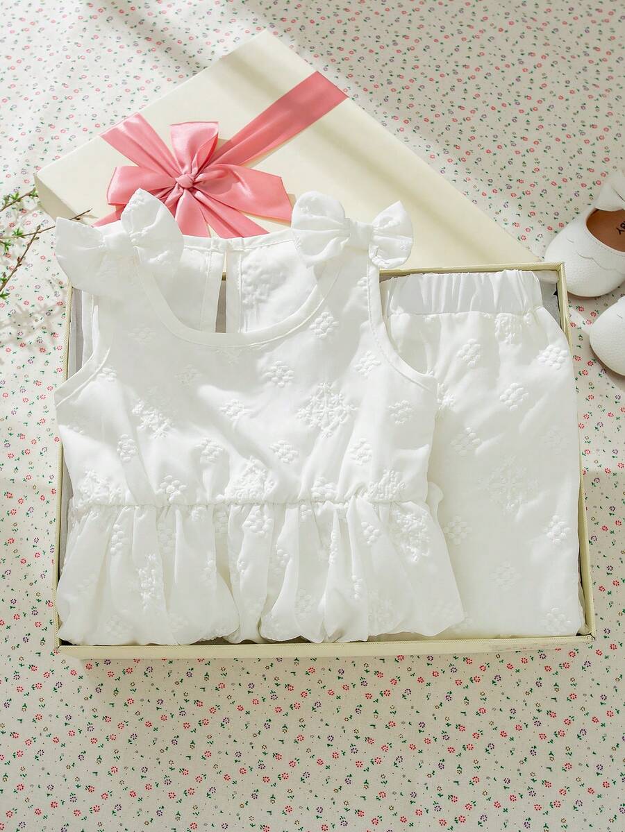 Souflis Souflis 女婴可爱休闲简约春季白色纹理编织面料吊带背心和宽松阔腿裤套装，饰有装饰性蝴蝶结肩部和荷叶边下摆，适合日常穿着、度假或休闲家庭聚会。 - 白色 - 查看 1