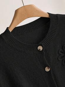 CosyJoli Cárdigan informal de talla grande con mangas de murciélago y flores 3D tejidas a mano - Negro - Ver 8