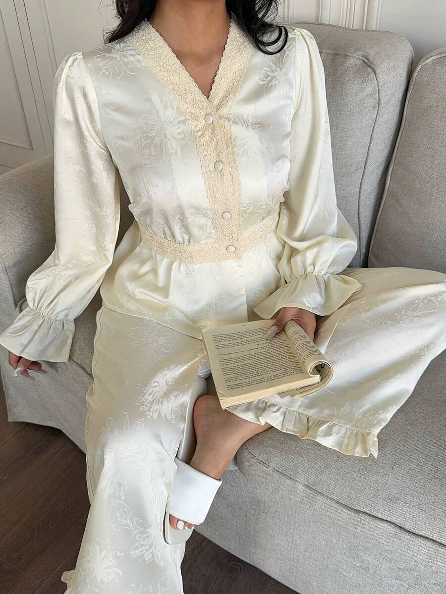 Dazy Plus 优雅睡衣套装，撞色蕾丝设计，短款收腰喇叭袖上衣搭配宽松直筒裤，适合春、夏、秋季穿着。 - 杏色 - 查看 1