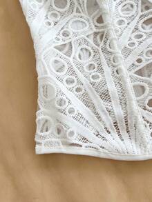 Soleia 女士优雅露背镂空纹理吊带背心，适合春夏各种场合，例如海滩、婚礼宾客、毕业早午餐、圣帕特里克节、春假、复活节、音乐节、波西米亚风、热带风情、情人节等，白色上衣 - 白色 - 查看 3