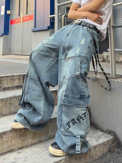 Jeans cargo con vestibilità ampia, lavati e consumati, con ricamo di lettere per uomo