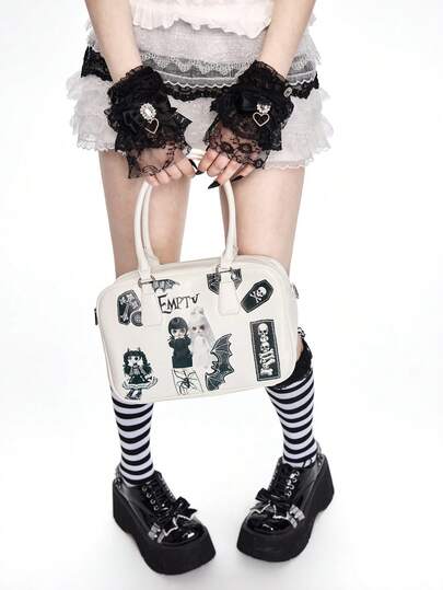 Goth Gotischer dunkler Puppen-Element Weißer Handtaschenanhänger: Visuelle Wirkung von Schädel, Fledermaus und einzigartiger Puppe