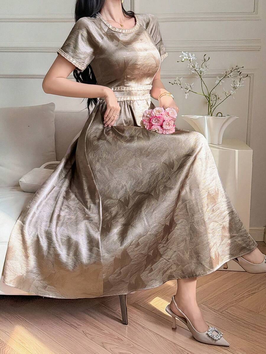 DAZY 女士优雅长款连衣裙，饰有缎带滚边，圆领短袖蝙蝠袖，及地长裙 - 金色 - 查看 1