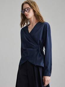 Ontre Áo sơ mi nữ mới năm 2026, Ngày Valentine, Cổ chữ V, Màu trơn, Xanh navy, Xếp ly, Thanh lịch tối giản, Trang phục nữ Thu/Đông, Tiệc nghỉ dưỡng, Ngày lễ, Trang phục công sở nữ, Trang phục chuyên nghiệp, Trang phục thường ngày nữ, Đa năng, Phong cách thành thị, Trang phục dự tiệc, Trở lại trường học, Thoải mái thường ngày, Thuận tiện cho người đi làm, Trang phục đa năng nữ, Áo nữ thời trang, Giáo viên, Áo kiểu nữ, Tay dài - Màu xanh hải quân - Xem 5