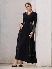 Al Najma 女士V领复古长袖收腰阿拉伯风长裙 - 黑色 - 查看 7