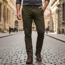 PANTALON PARA CABALLERO CORTE SLIM, GABARDINA, EN TONO VERDE MILITAR - Verde militar - Ver 2
