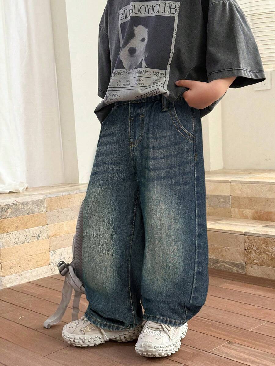 SHEIN Little Byeori 男童流行水洗休闲阔腿宽松蓝色牛仔裤,春夏日常穿着 - 深色水洗藍 - 查看 1