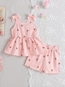 SHEIN Bộ 2 món cho bé gái: Áo hai dây in hình quả anh đào và nơ, không tay kẻ sọc + quần đùi cạp chun, trang phục thường ngày dễ thương, phù hợp cho mùa hè đi chơi hoặc du lịch. - Hồng - Xem 1