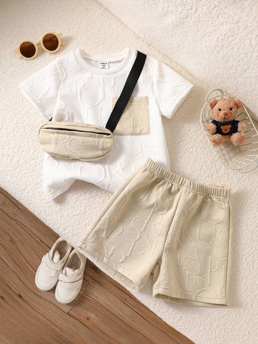 SHEIN Playful Pals Bộ 3 món cho bé trai: Áo thun ngắn tay dệt kim in chữ, quần short và túi xách, thích hợp cho các hoạt động thường ngày, mùa xuân/hè. - màu nâu - Xem 1