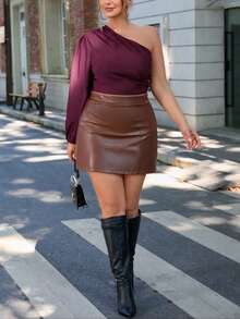 SHEIN Privé بلوزة أنيقة للسيدات ذوات الحجم الكبير بأكمام فانوس وطيات على الكتف الواحد بلون أحادي - عنابي اللون - مشاهدة 5