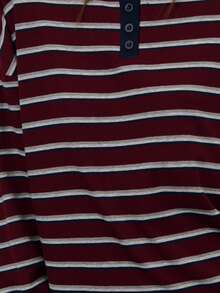 Nöista Áo thun kẻ sọc dáng suông, cổ Henley, kiểu dáng rộng rãi. Lý tưởng cho kỳ nghỉ xuân, mặc hàng ngày, hoàn hảo cho kỳ nghỉ lễ hội ở khu nghỉ dưỡng và ngày Valentine, tạo nên vẻ ngoài mùa xuân hè tuyệt vời. - Nhiều màu - Xem 7