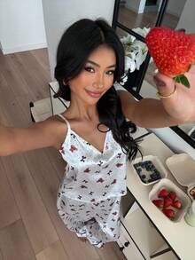 ZzzCrew Bộ đồ ngủ gồm áo hai dây và quần dài in họa tiết chấm bi hình gấu thắt nơ bằng lụa giả. - trắng - Xem 6